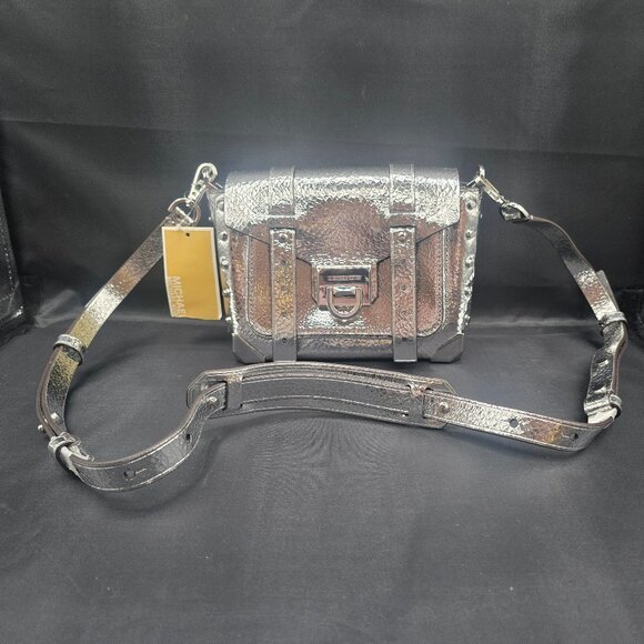 Michael Kors Manhattan Small Metallic Messenger Silver - Picture 1 of 12